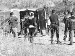 Policías municipales resguardaron el área para que peritos forenses realizaran el levantamiento del cuerpo. M. PATIÑO  /