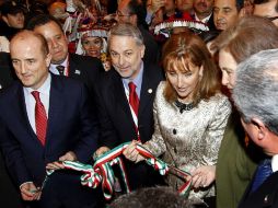 La reína Sofía hizo un recorrido por las instalaciones de la FITUR 2011. EFE  /