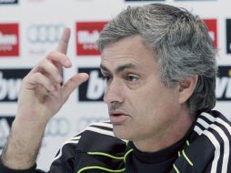 José Mourinho en conferencia de prensa tras una sesión de entrenamientos. EFE  /