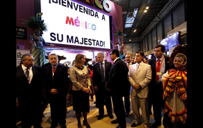 Autoridades mexicanas dieron la bienvenida a la reina Sofía en el stand de México en FITUR 2011. NTX  /