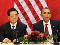 Obama (d) y Hu Jintao (i) se reúnen con empresarios y ejecutivos chinos hoy, en Washington. EFE  /