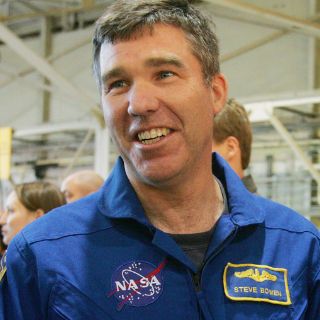 La NASA reemplaza a miembro de la tripulación del Discovery