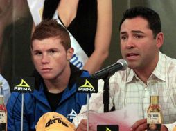 'Canelo' Álvarez (centro) está ilusionado con la pelea de marzo. MEXSPORT  /