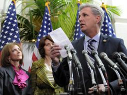 El republicano Kevin McCarthy ofrece unas declaraciones a los medios sobre la votación de la revocación de la reforma sanitaria. EFE  /