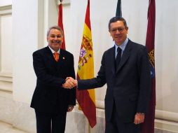 Emilio González visitó a Alberto Ruiz-Gallardón (der.) en el Ayuntamiento de Madrid. ESPECIAL  /