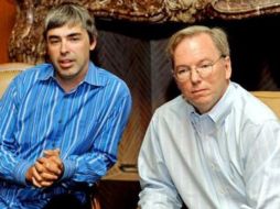 Larry Page (izq) y Eric Schmidt (der) durante la rueda de prensa donde anuncian la nueva etapa de la compañía. EFE  /