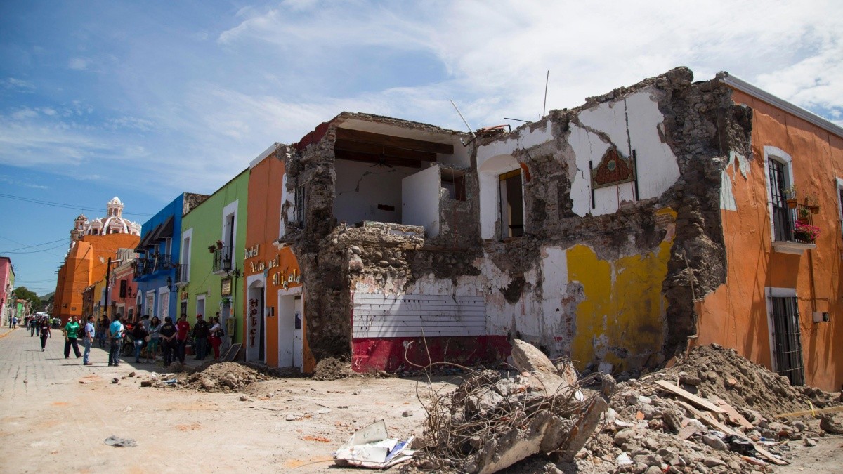 Peña Nieto recorre zona afectada por sismo en Puebla | El Informador