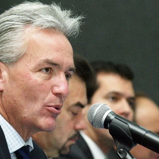 Diputados citan a Petersen para que explique licitación de medicamentos