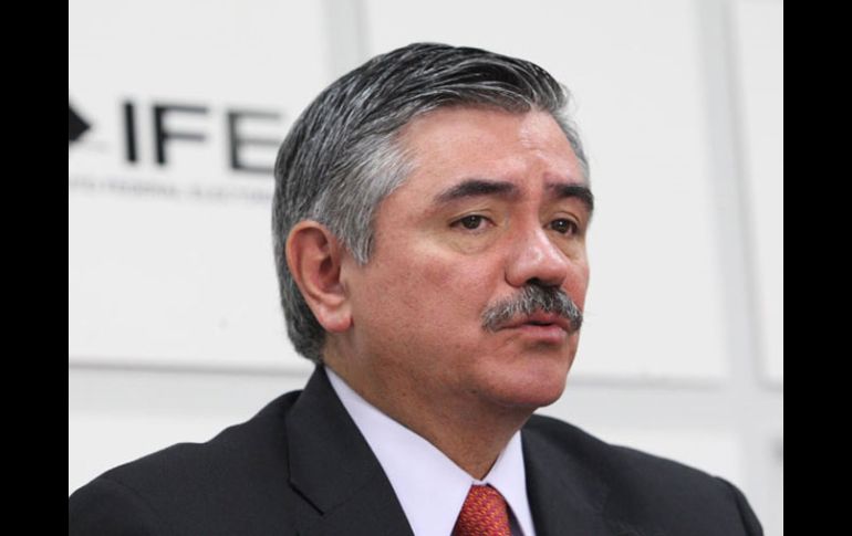 Leonardo Valdés, consejero presidente del IFE, ha expresado que la cédula de identidad resta valor a la credencial para votar. ARCHIVO  /