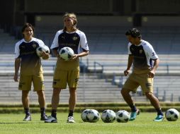 Los jugadores del Pumas fueron visitados en un entrenamiento por  José Manuel de la Torre. MEXSPORT  /