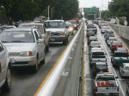 El congestionamiento vial sobre avenida López Mateos en sus sentido de norte a sur, no cesará en lo inmediato, según SVyT. ARCHIVO  /