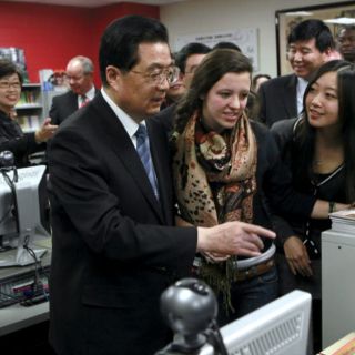 Hu Jintao se despide con la promesa del empleo para EU