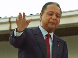 El ex presidente Jean-Claude Duvalier saluda. AFP  /