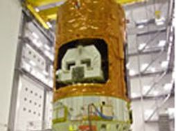 Tras permanecer varios días en la estación espacial, el HTV2 será cargado con desechos de la EEI. EFE  /