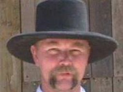 Mark Landis se hizo pasar por un sacerdote llamado Arthur Scott. ESPECIAL  /