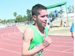 Alejandro Miranda, de Jocotepec, triunfador los mil 500 metros, en la categoría Juvenil Mayor Varonil. A. ARZÁPALO  /
