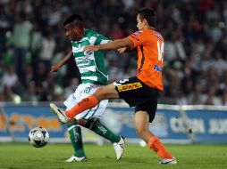 Daniel Ludueña descontó para Santos Laguna al minuto 43. MEXSPORT  /