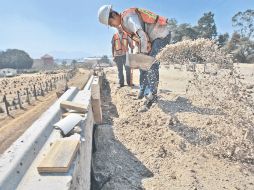 Cuatro empresas avanzan las obras del Puente Colón, que busca librar Periférico en el sentido de Tlajomulco a Guadalajara. S NUÑEZ  /