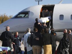 Gabrielle  Giffords mientras estaba a bordo de un avión con destino a  Houston, en Tucson, Arizona. REUTERS  /