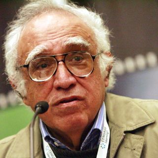 Cuestionan a escritores sobre su realidad inmediata