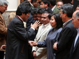 Evo Morales toma protesta a Teresa Morales como nueva titular del Ministerio de Desarrollo Productivo y Económico Rural. AP  /