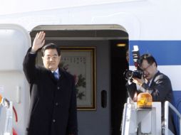 El presidente chino Hu Jintao se despide en el Aeropuerto Internacional O´Hare antes volver a China. AP  /