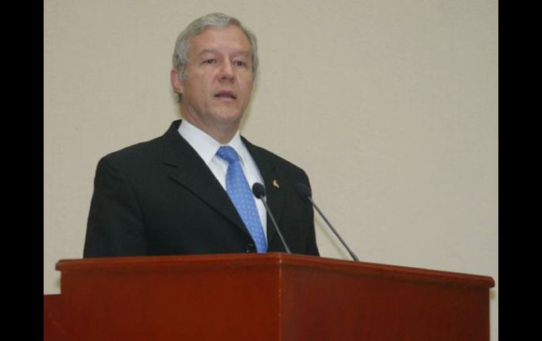 Fernando Guzmán resaltó la importancia de esta cédula para menores de entre cuatro y 17 años cumplidos. ARCHIVO  /