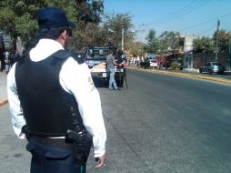 El dueño del vehículo explicó que su esposa es estilista y había dejado las pelucas en la cajuela. M. PATIÑO  /