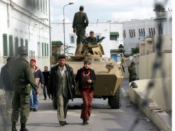 En Túnez, el ejercito es garantía de revolución. EFE  /