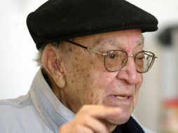 En la ceremonia, el féretro del pintor jalisciense estuvo acompañado también por familiares. ARCHIVO  /