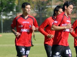 Rafa Márquez (izq.) ayer estuvo en Atlas Colomos donde trabajará en lo físico por una semana. NTX  /