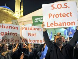 Centenas de personas protestan en Líbano y denuncian una tentativa de ''golpe de Estado''. EFE  /