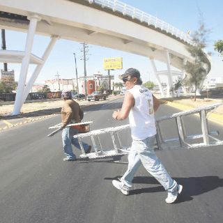 Prevén colocar pantallas de señalización en el Puente del Álamo