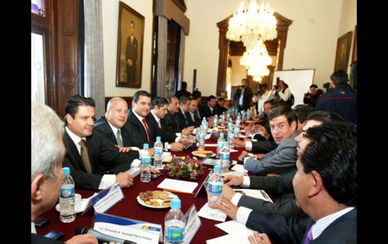 A la reunión en materia de seguridad asistieron los alcaldes de la ZMG, así como diversas autoridades a nivel estatal. E. BARRERA  /