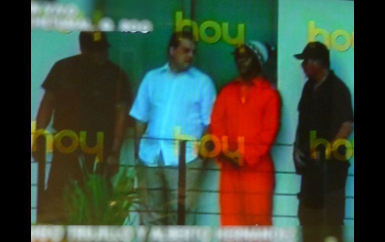 Imágenes de televisión muestran a Kalimba con traje carcelario de color anaranjado. ESPECIAL  /