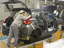 En Asia, Nissan comienza a incursionar en la fabricación de autos eléctricos. EFE  /