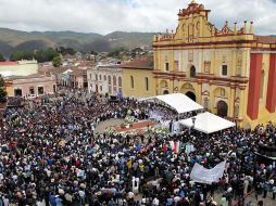 La misa del funeral se dio ante una explanada de la catedral repleta en su mayoría por indígenas. EL UNIVERSAL  /