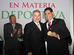 El gobernador de Jalisco fue recibido por su homólogo en Durango, Jorge Herrera. ESPECIAL  /