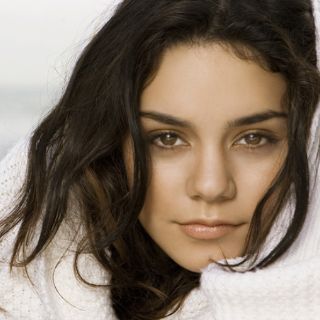 Vanessa Hudgens reemplaza a Britney Spears en campaña de moda
