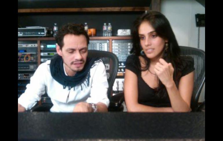 Dentro del perfil de Sandra en Facebook se pueden ver un par de fotografías de la grabación del tema. FACEBOOK-SANDRA ECHEVERRÍA  /