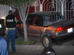 El auto de la víctima terminó estrellado en el cancel de una vivienda de la Avenida Acueducto.O. RUVALCABA  /