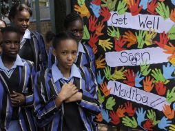 Este jueves Sudáfrica se conmocionó al infromarse de la hospitalización del ex presidente Nelson Mandela. AP  /