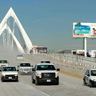 Realizan pruebas con vehículos en el puente Atirantado