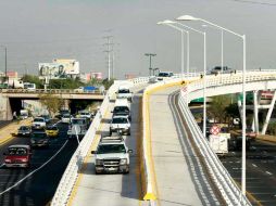El Puente del Álamo fue abierto hoy a la circulación, en el sentido de ingreso de la carretera a Chapala a Lázaro Cárdenas. E. PACHECO  /