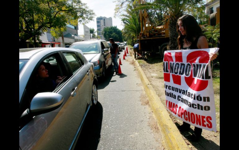 Habitantes de colonias aledañas protestaron en rechazo al puente que se pretende construir. A. GARCÍA  /