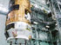 Los astronautas de la EEI acercaron el transportador valiéndose de brazos robóticos. ESPECIAL  /