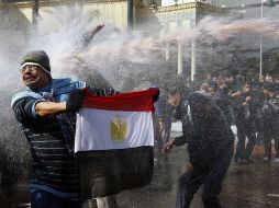 Las acciones de la policía para reprimir manifestantes resultaban infructuosas en El Cairo. REUTERS  /