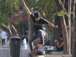 Algunos skaters dicen que la libertad se apodera de ellos al momento de subirse a la patineta. A.HINOJOSA  /