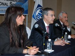 Los senadores Gabriela Ruiz, José González Morfín y Alejandro Zapata. NTX  /
