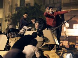 El presidente de Egipto pidió la renuncia de su gabinete, luego de una de las peores jornadas de protestas para exigir su salida. AP  /